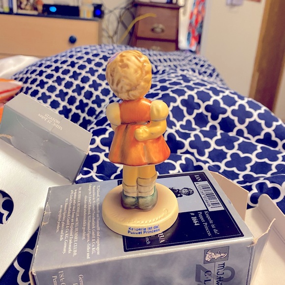 Hummel Figurine Exclusive 25 year edition. - Picture 4 of 6